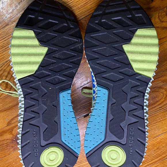 4D Adidas - Picture 1 of 7